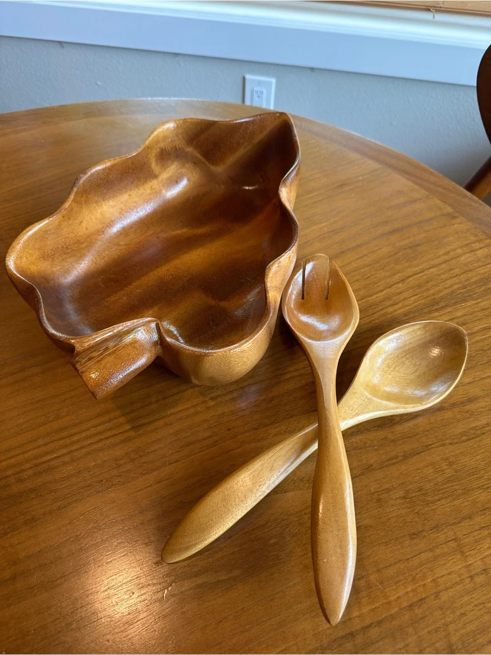 Vintage tiki monkey pod leaf shaped salad bowl